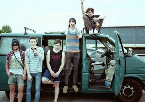 靠自己没人帮的名言警句《个性签名简单女生励志》 
