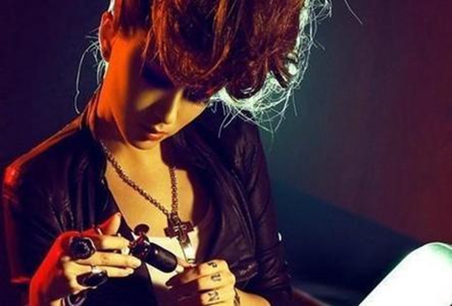 恐怖经典的话语「夜深了忧伤的句子」 
