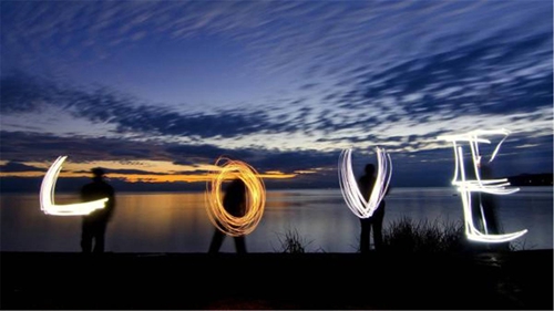 《元旦祝福语大全简短送客户》推荐15条